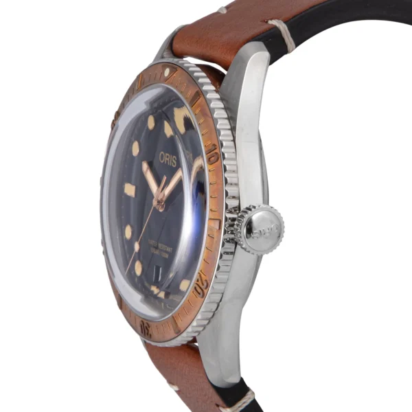 Divers Sixty-Five